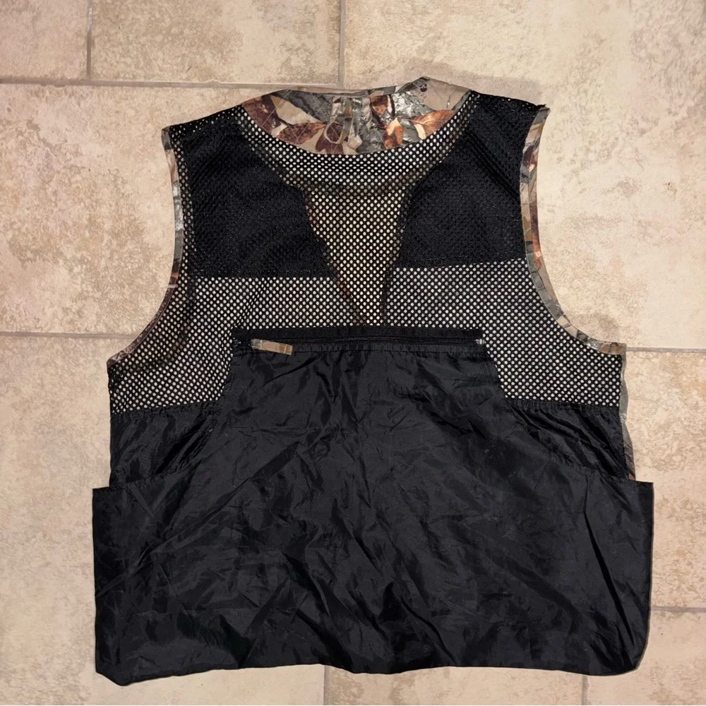 Outfitter’s Ridge ~ Camo Hunting Vest w/ Pockets & Back Storage Flap Size Large